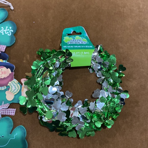 Green St. Patrick's Day Hat and Decor Set! - Picture 3 of 7